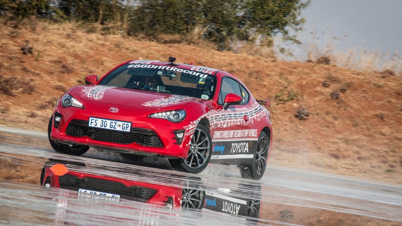 Someone has drifted a GT86 for nearly six hours Someone has drifted a GT86 for nearly six hours